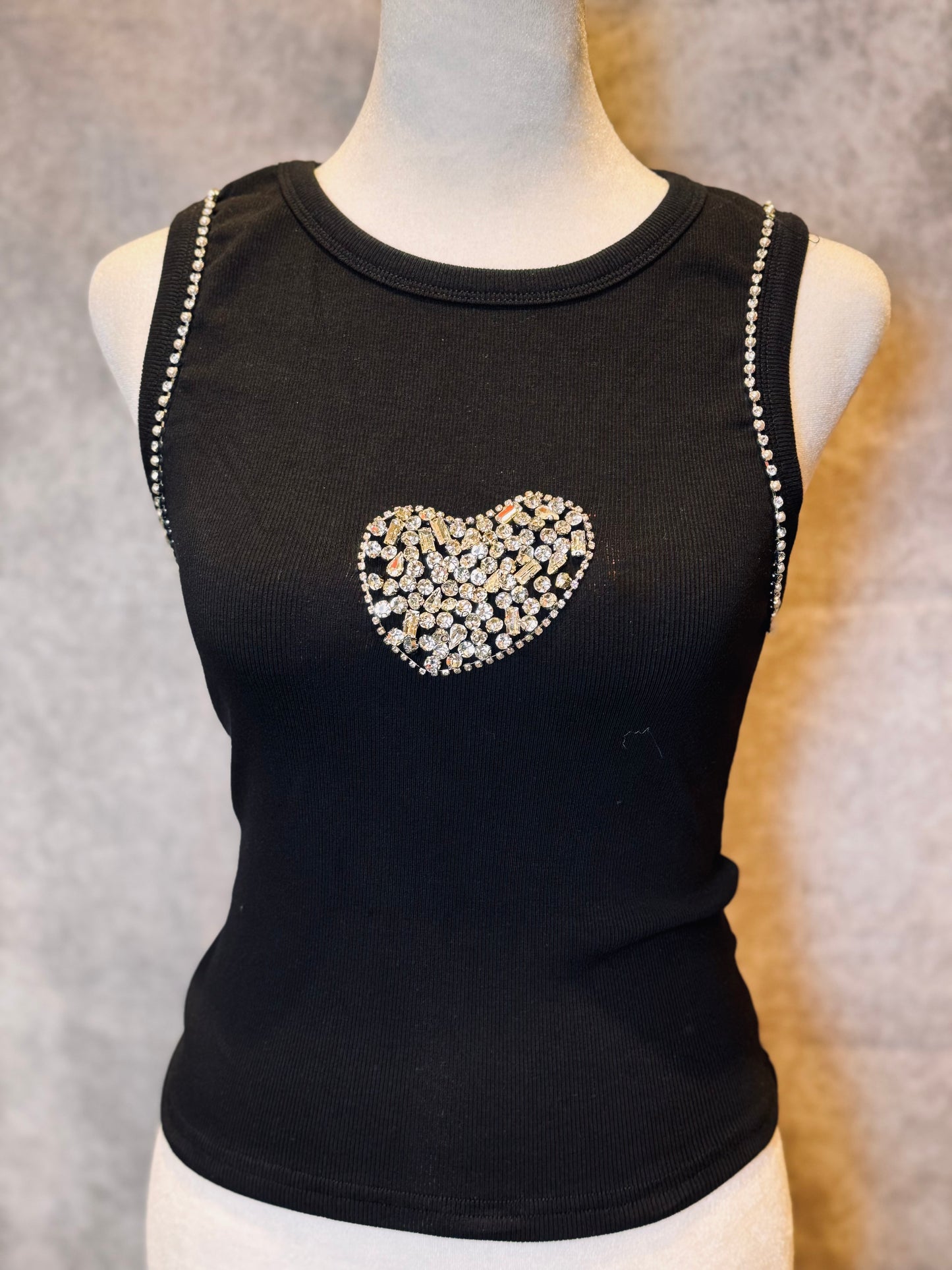 Heart Cropped Tank Top Black